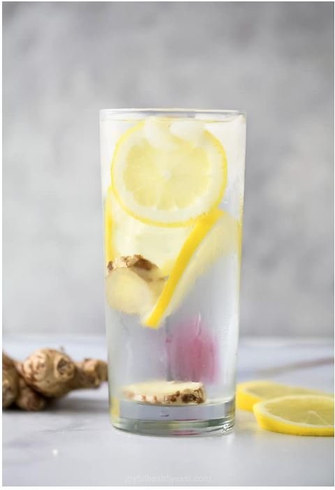 Agua de limón y jengibre