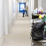 Trabajo de limpieza en escuelas: un papel esencial en la seguridad y salud educativa